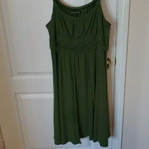 (Needs TLC) size 16 Green Jones Wear Dress 🍾